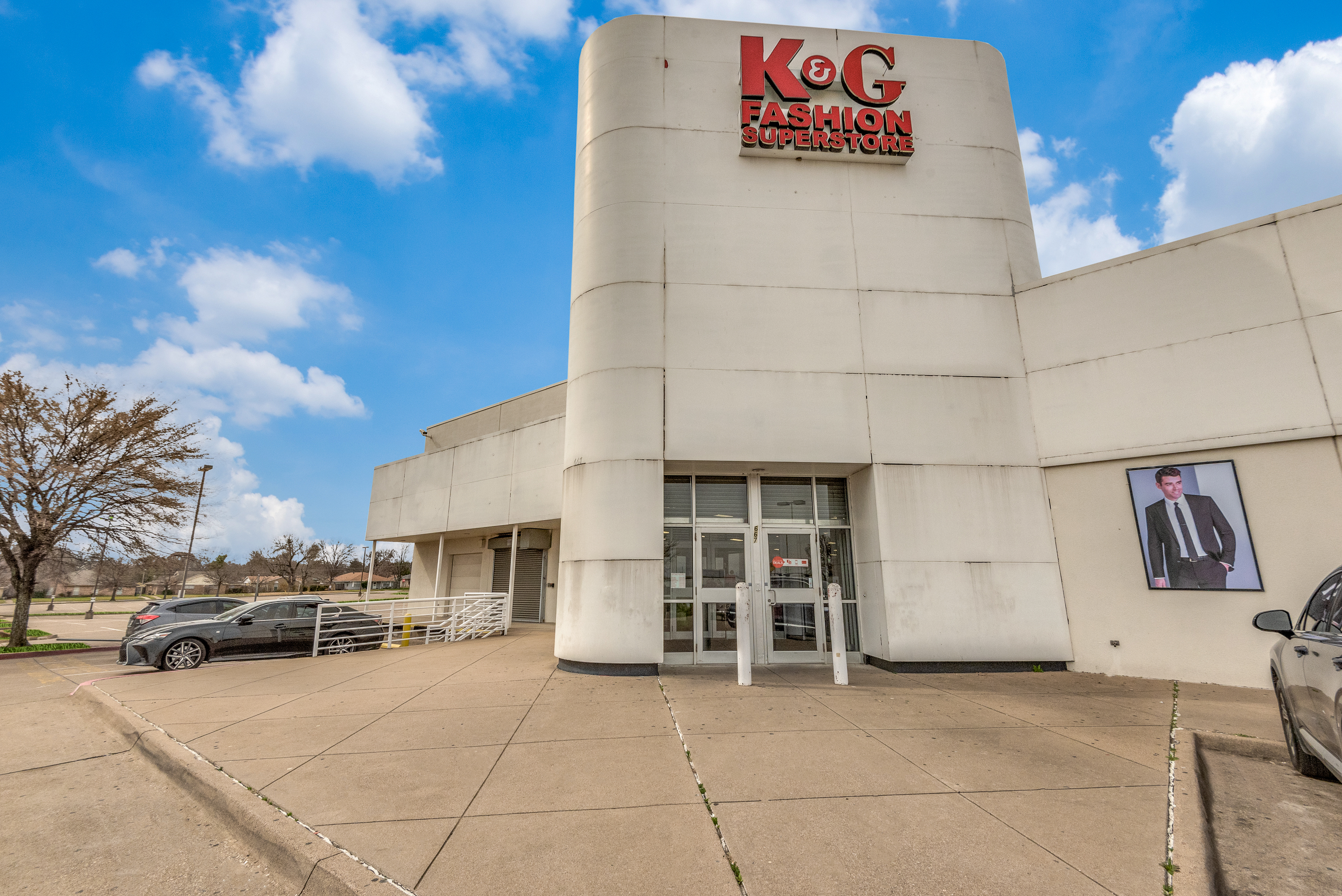 Front Entrance of K&G Fashion Superstore