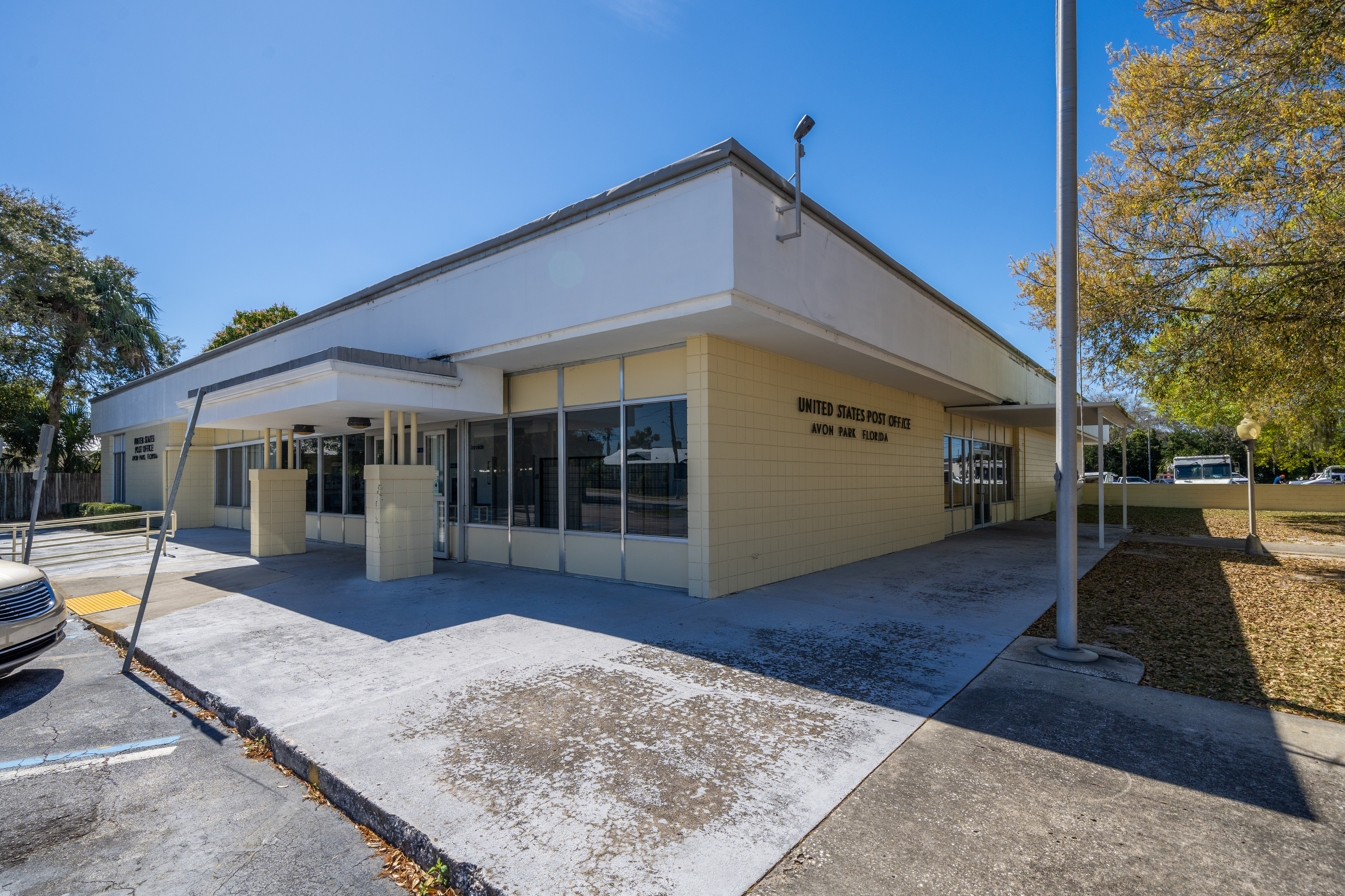 Front/Side View of the United States Post Office